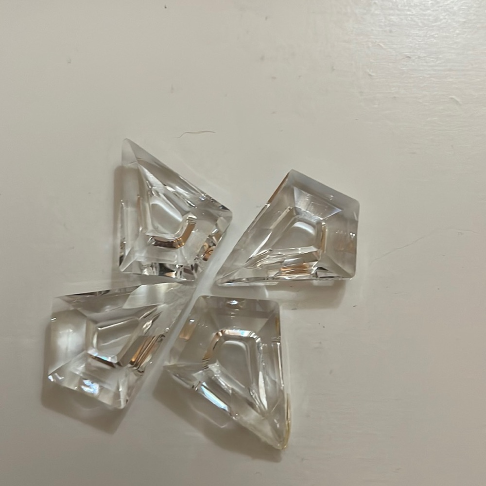 1 Swarovski crystal